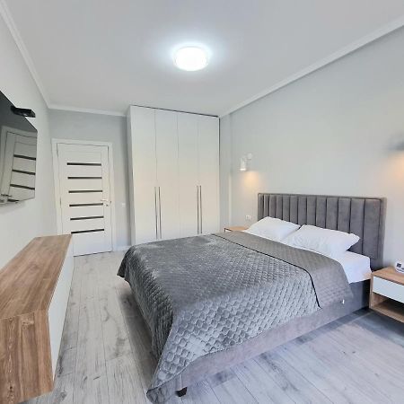 Center, Albisoara Str., 1Bedroom And Living With Balcony Chisináu Exterior foto