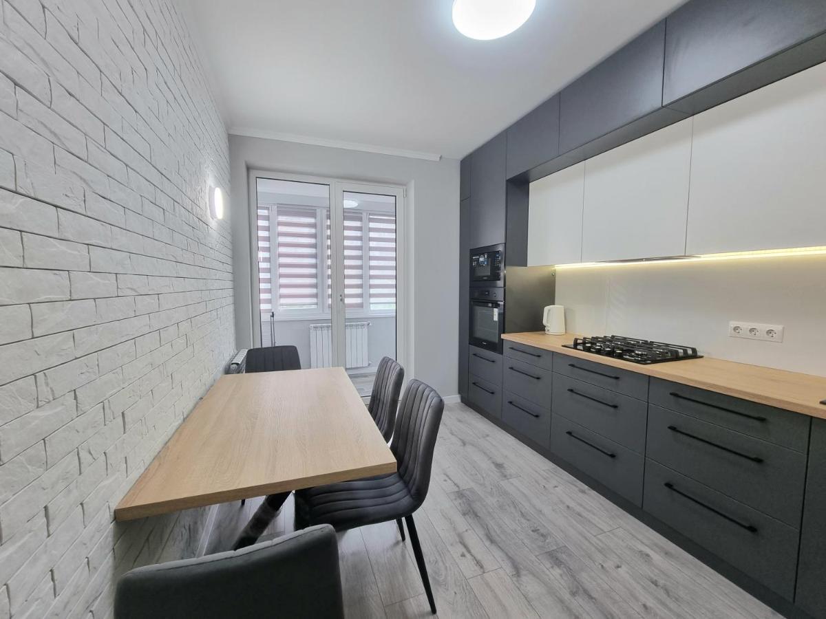 Center, Albisoara Str., 1Bedroom And Living With Balcony Chisináu Exterior foto